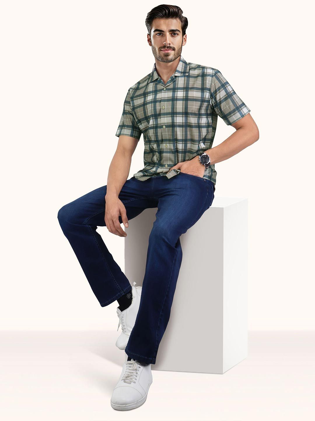 Men Slim Fit Opaque Checked Casual Shirt