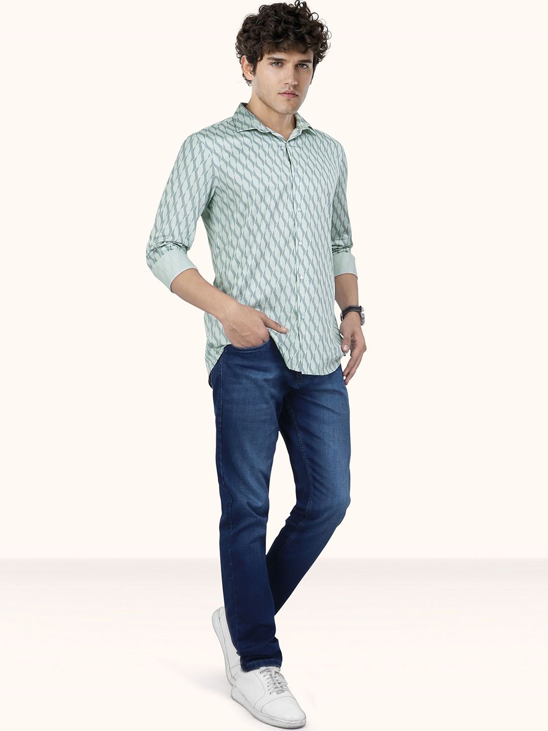 Men Slim Fit Opaque Printed Casual Shirt